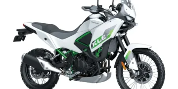 Kawasaki apresenta a nova KLE500: «A vida é um rali, vive-a na estrada»