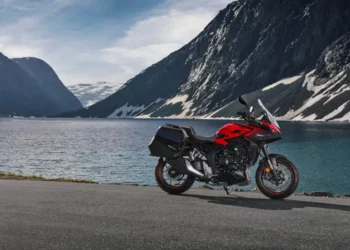 Honda CB1000GT 2026: Turismo desportivo de alta performance com inspiração na base da Hornet