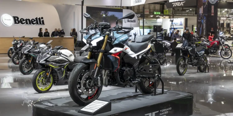 Benelli Tornado Naked Twin 550: O regresso da força italiana