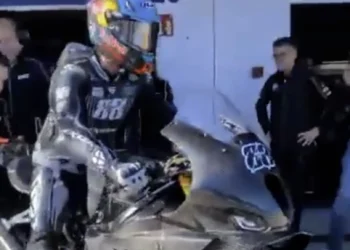 VIDEO – Miguel Oliveira começa bem na estreia com a BMW — entra no top 10 nas primeiras voltas em Jerez