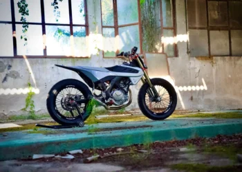 OMT450c Factory e a estreia do quadro DAST no Flat Track