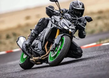 Kawasaki Z1100 e Z1100 SE: A supernaked que deixa a marca por onde passa!