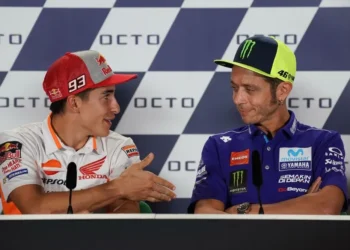 Marc Márquez encerra rivalidade de dez anos com Valentino Rossi num apelo ao respeito no MotoGP