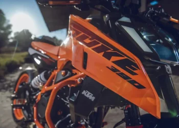 Problema nos depósitos de combustível nalguns modelos KTM e Husqvarna de 2024 leva marcas a convocar recall