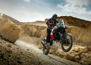 A aventureira definitiva? A Yamaha Ténéré 700 World Raid 2026 chega mais preparada do que nunca