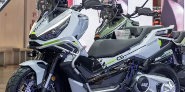 Zontes «faz mira» à Honda: 552G é a nova maxi-scooter que promete ameaçar a X-ADV; Chegada a Portugal ainda por anunciar