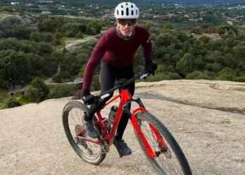 Marc Márquez intensifica o treino com mountain bike a preparar o regresso