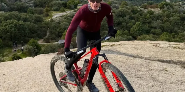 Marc Márquez intensifica o treino com mountain bike a preparar o regresso