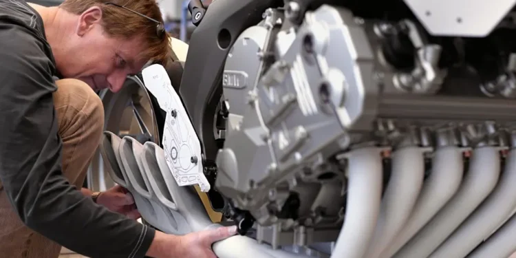 BMW Motorrad renova aposta no lendário seis cilindros e prepara nova era para o seu motor mais emblemático