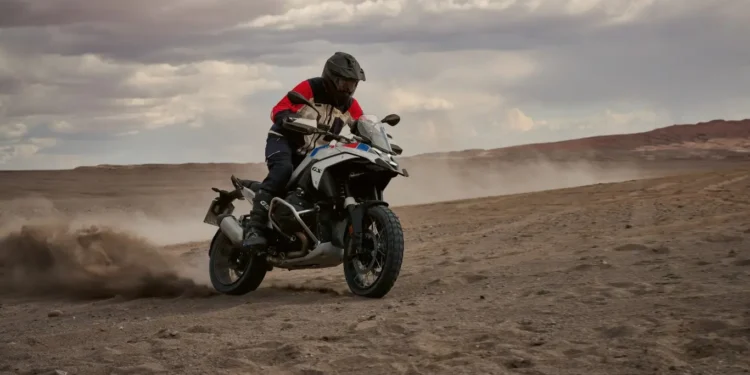 Conheça algumas das novidades que a BMW Motorrad traz em 2026: atualizações de cores e renovações em modelos de referência