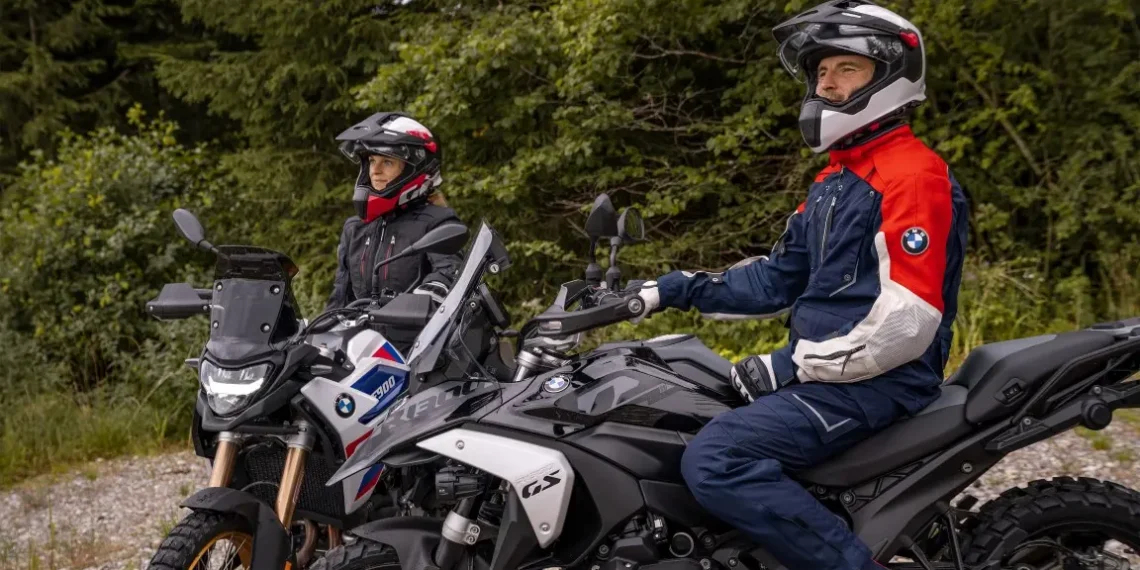BMW Motorrad reforça o seu compromisso com segurança, inovação e estilo na nova coleção de vestuário 2026