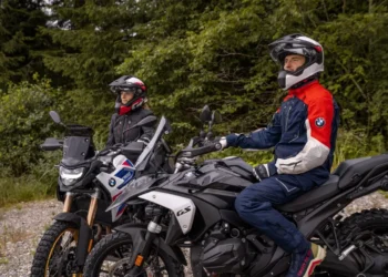 BMW Motorrad reforça o seu compromisso com segurança, inovação e estilo na nova coleção de vestuário 2026