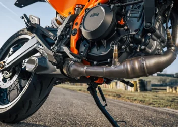 KTM volta a convocar recall para a gama 390: mola do descanso lateral obriga a nova intervenção