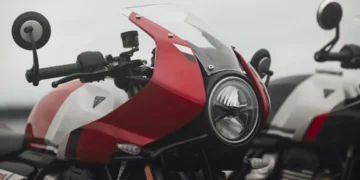Triumph amplia a gama 400: Duas novas interpretações entre Flat Track e Cafe Racer