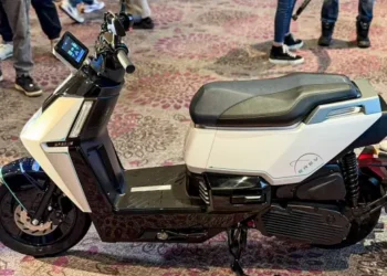 SYM EREV: A solução revolucionária que junta gasolina e eletricidade nas duas rodas