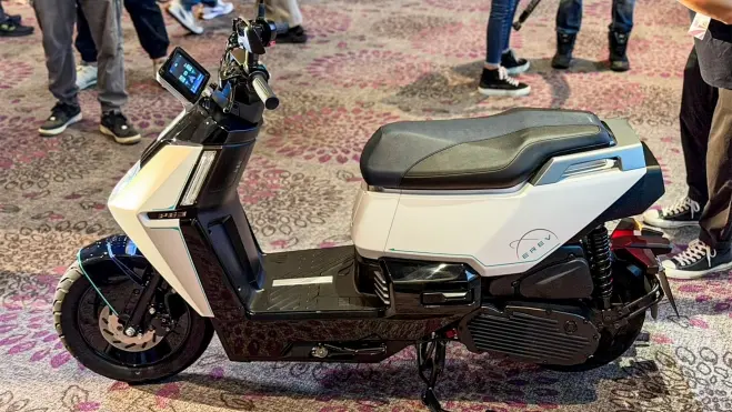 SYM EREV: A solução revolucionária que junta gasolina e eletricidade nas duas rodas