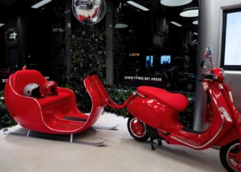 Vespa celebrou o espírito de Natal no coração de Milão, com decoração especial