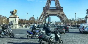 França endurece a lei da velocidade: Ultrapassar o limite em 50 km/h passa a crime com penas de prisão e perda da moto