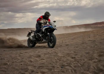 BMW Motorrad consolida liderança global no segmento premium em 2025, com mais de 200 mil unidades vendidas