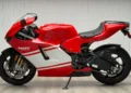 Unicórnio em leilão: A única «MotoGP» real que a Ducati colocou na estrada e nunca mais repetiu