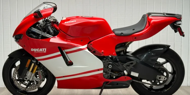 Unicórnio em leilão: A única «MotoGP» real que a Ducati colocou na estrada e nunca mais repetiu