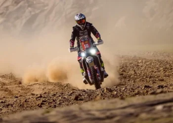 A dolorosa desistência de James Hillier no Rali Dakar: lesão força a retirada da estrela do Isle of Man TT