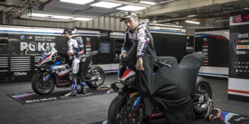 A BMW de Miguel Oliveira apresenta uma nova pintura arrojada para a temporada de 2026 do WorldSBK