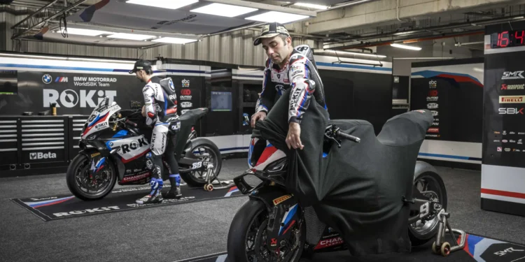 A BMW de Miguel Oliveira apresenta uma nova pintura arrojada para a temporada de 2026 do WorldSBK