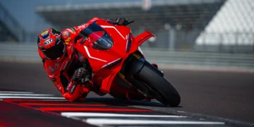 Ducati reinventa o padrão das mudanças nas motos de estrada com tecnologia direta da MotoGP