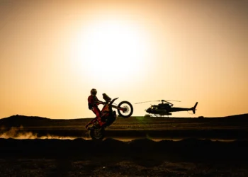 Dakar 2026: Luciano Benavides domina a Etapa 8 e assume a liderança da geral; Ventura no top 10 de hoje