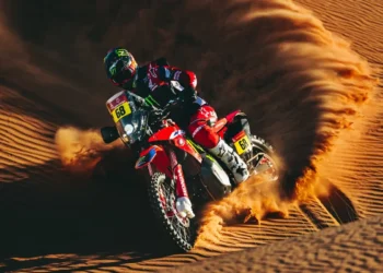 Dakar 2026: Schareina vence novamente, no domínio Honda na etapa 4. Azar bate à porta de Martim Ventura