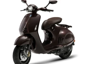 Vespa 946 Horse: Edição limitada celebra o ano do cavalo com arte e artesanato italiano