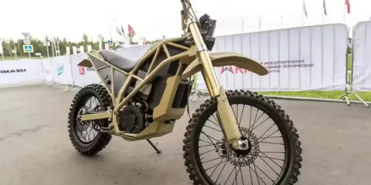 Kalashnikov explora novos caminhos no mundo das motos com soluções utilitárias fora do comum