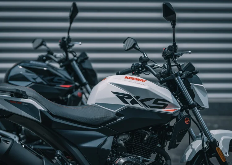 Keeway RKS 125: Uma naked acessível que aposta em estilo, tecnologia e versatilidade diária