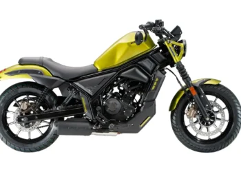 As aparências iludem, e de que maneira! Zontes 125 C2: A custom de 125 que engana à vista e impõe respeito na estrada