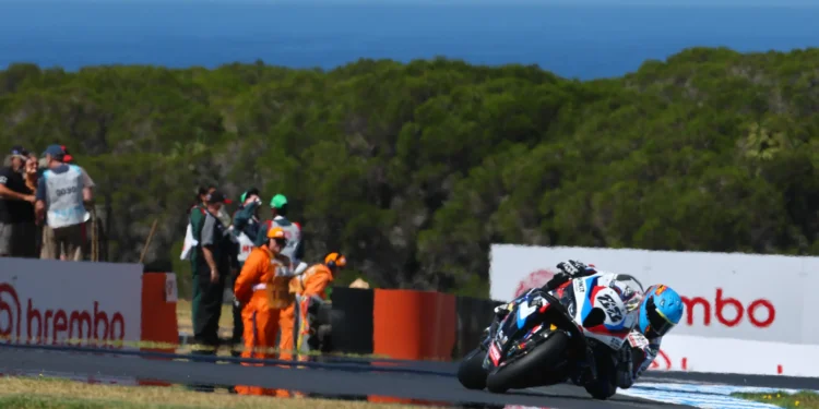 Nicolò Bulega domina corrida 1 de Superbike na Austrália: Miguel Oliveira começa a época com um 8º lugar