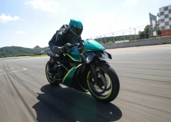 Aston Martin & Brough Superior AMB 001 Pro: Hiperexclusividade e engenharia radical para a pista