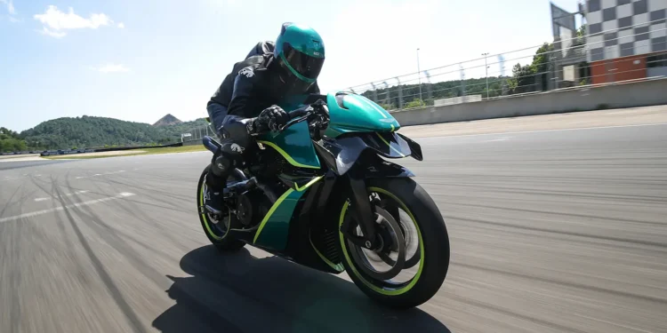 Aston Martin & Brough Superior AMB 001 Pro: Hiperexclusividade e engenharia radical para a pista