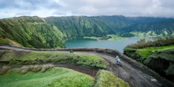 Azores Rallye 2026: Explorar São Miguel em moto, longe de tudo