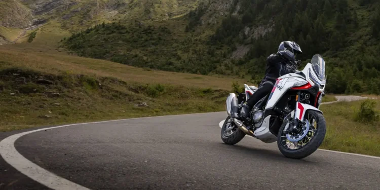 Moto Morini X‑Cape 1200 chega a Portugal com procura explosiva e primeiras unidades esgotadas