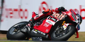 Ducati volta a dominar: Bulega triunfa na Superpole Race em Phillip Island!