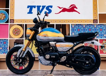 Sal & Sky Edition: TVS Rann Utsav Custom pinta as suas motos com as cores do deserto branco
