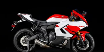 Yamaha imagina um futuro em movimento, com patente de basculante que altera a geometria da moto em andamento