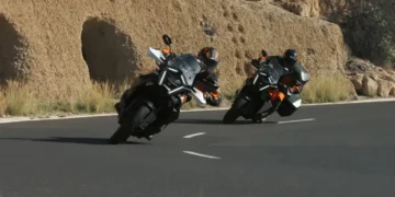 KTM apresenta a 1390 SUPER ADVENTURE S EVO e mostra-a em ação em Tenerife: “A máquina de aventura mais avançada”