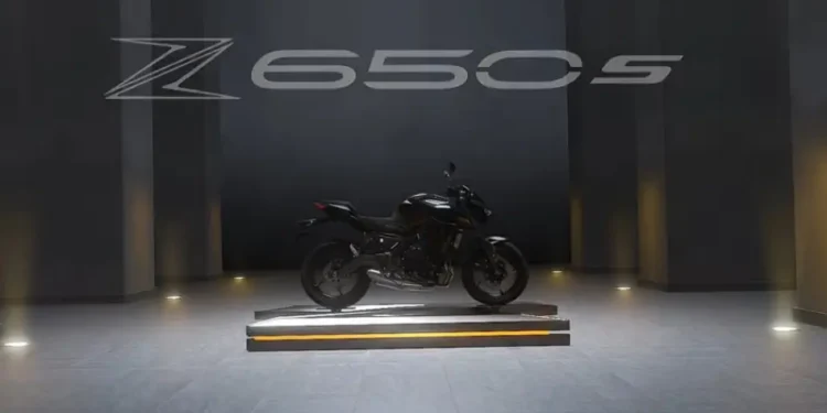 Kawasaki Z650 S 2026: “Level Up” com novo estilo, nova posição de condução e mais atitude urbana