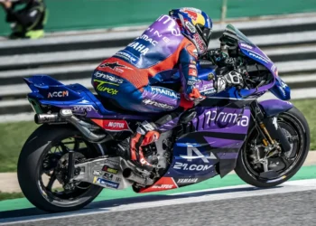 Álvaro Bautista critica “dois pesos e duas medidas”: “Nas Superbike fui penalizado; no MotoGP fazem tudo pelo Toprak Razgatlioglu!”