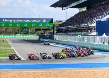 Paddock do MotoGP retido na Tailândia: voos urgentes desviados devido às tensões globais