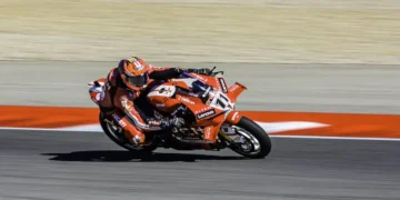 WSBK: Nicolò Bulega domina em Portimão com uma impressionante tripla vitória