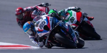 Miguel Oliveira encanta fãs em Portimão com três extraordinários pódios no WorldSBK