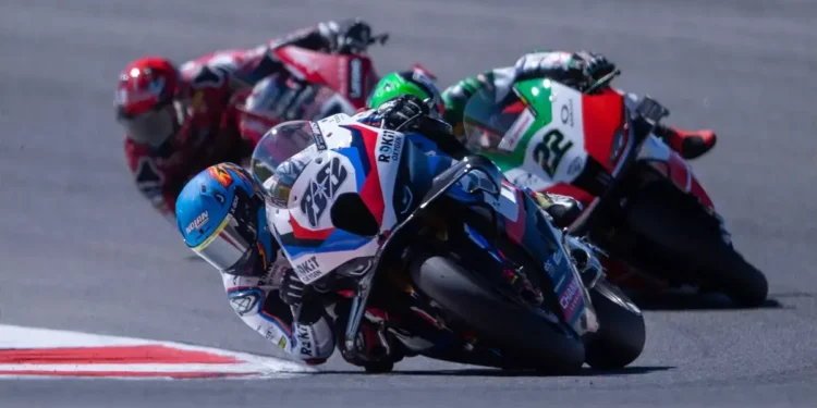 Miguel Oliveira encanta fãs em Portimão com três extraordinários pódios no WorldSBK